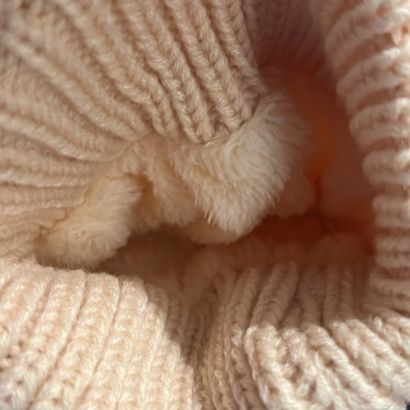 Beige Slouchy Classic Knitted Beanie With Pom-Pom - Picture 2 of 2